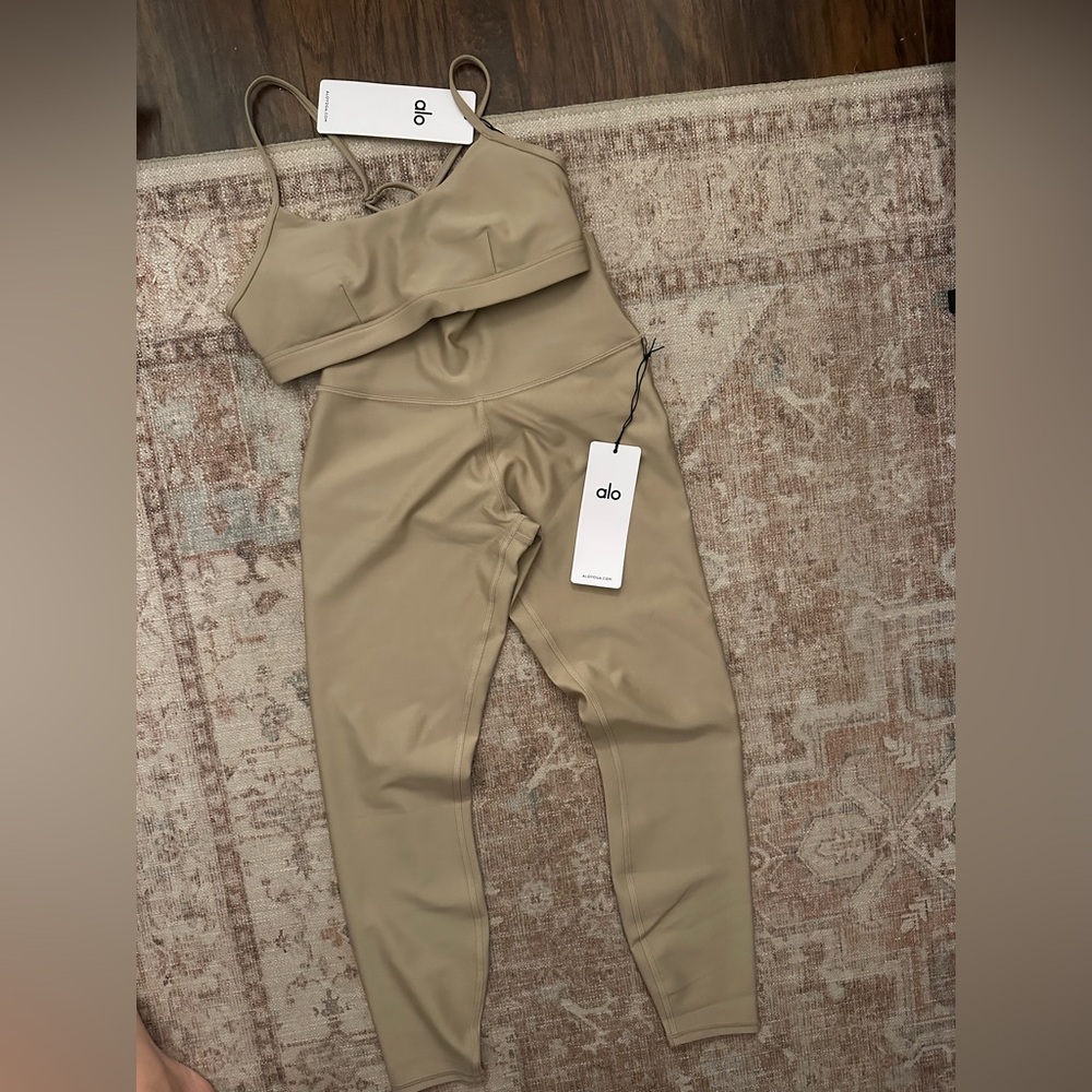 NWT ALO Yoga “Gravel” (Beige) Set